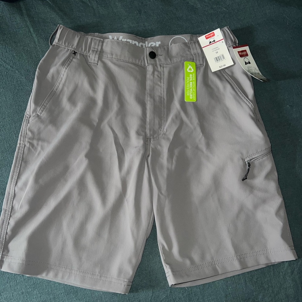 Wrangler Gray Cargo Shorts with Relaxed Fit
